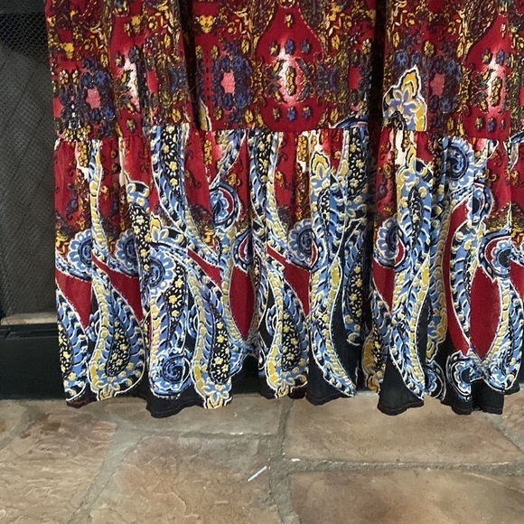 Caleoas red and blue, lined skirt with silver “tinsel” throughout. Size 3X - Picture 2 of 9